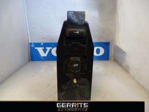 Używane Przelacznik elektrycznej szyby Volvo V70 (SW) 2.4 D5 20V Cena € 31,90 Procedura marży oferowane przez Gerrits Automotive