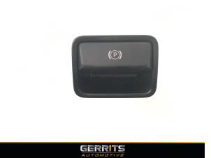 Usados Interruptor de freno de mano Mercedes A (W176) 1.6 A-180 16V Precio € 21,98 Norma de margen ofrecido por Gerrits Automotive