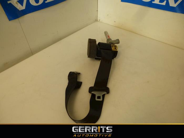 Rear seatbelt, right from a Volvo S40 (MS) 2.4i 20V 2006