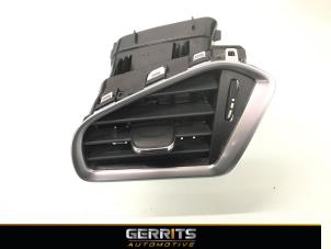 Używane Kratka wentylacyjna deski rozdzielczej Citroen C4 Berline (NC) 2.0 HDI 150 Cena € 26,40 Procedura marży oferowane przez Gerrits Automotive