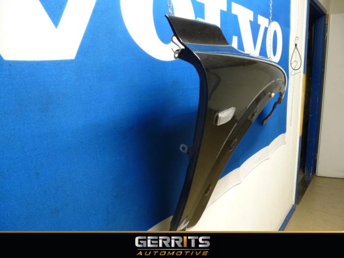 Front wing, right from a Volvo XC70 (SZ) XC70 2.4 D 20V 2003