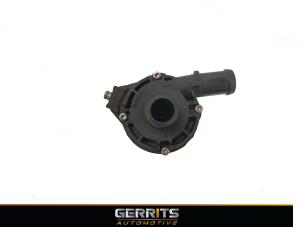 Usados Bomba de agua Opel Movano 2.3 CDTi 16V FWD Precio € 24,99 Norma de margen ofrecido por Gerrits Automotive