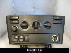 Usados Panel de control de calefacción Volvo XC70 (SZ) XC70 2.4 D 20V Precio € 33,00 Norma de margen ofrecido por Gerrits Automotive