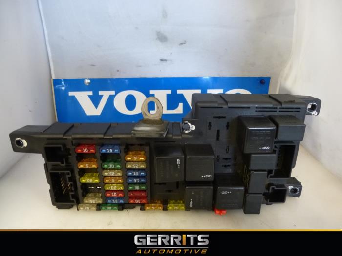 Begagnade Säkringsbox Volvo XC70 (SZ) XC70 2.4 D 20V Pris € 34,99 Marginaltabell erbjuds av Gerrits Automotive BV