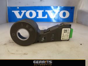 Usados Módulo inmovilizador Volvo XC70 (SZ) XC70 2.4 D 20V Precio € 21,98 Norma de margen ofrecido por Gerrits Automotive