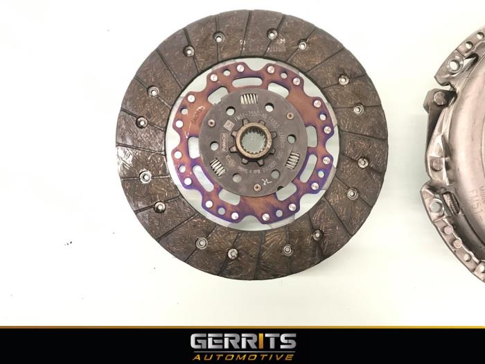 Clutch kit (complete) from a Ford Focus 3 Wagon 1.5 TDCi 2015