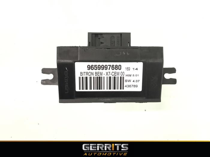 Central door locking module from a Citroën DS4 (NX) 1.6 e-HDi 16V 115 2015