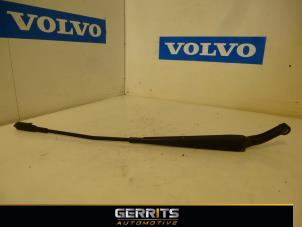 Used Front wiper arm Volvo V70 (SW) 2.4 D5 20V Price € 19,99 Margin scheme offered by Gerrits Automotive
