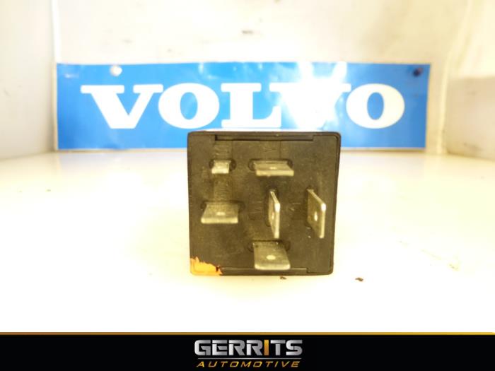 Begagnade Relä Volvo V70 (SW) 2.4 D5 20V Pris € 25,30 Marginaltabell erbjuds av Gerrits Automotive BV