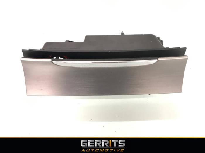 Begagnade Askkopp, fram Volkswagen Passat Variant (3C5) 2.0 TDI 16V 140 Pris € 21,98 Marginaltabell erbjuds av Gerrits Automotive BV