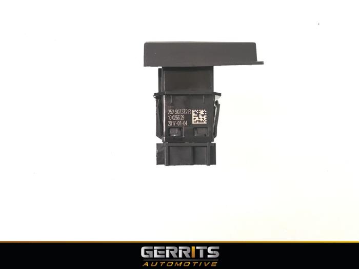 Panic lighting switch from a Renault Zoé (AG) R90 2017