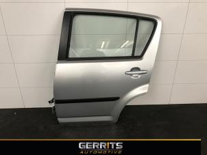 Używane Drzwi lewe tylne wersja 4-drzwiowa Daihatsu Sirion 2 (M3) 1.3 16V DVVT Cena € 99,99 Procedura marży oferowane przez Gerrits Automotive