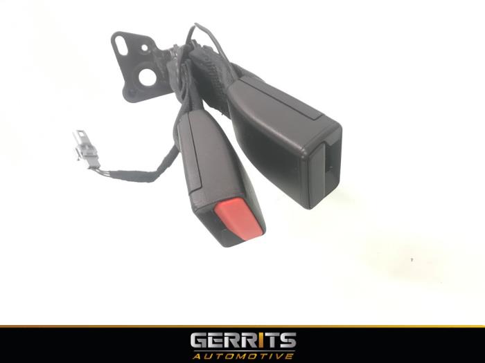 Rear seatbelt buckle, left from a Renault Clio IV Estate/Grandtour (7R) 0.9 Energy TCE 90 12V 2017