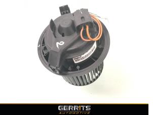 Używane Silnik wentylatora nagrzewnicy Renault Clio IV Estate/Grandtour (7R) 0.9 Energy TCE 90 12V Cena € 27,48 Procedura marży oferowane przez Gerrits Automotive