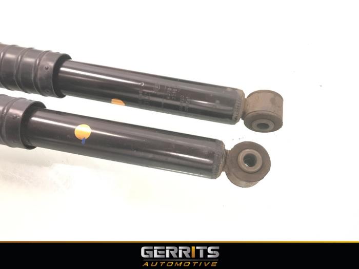 Shock absorber kit from a Renault Clio IV Estate/Grandtour (7R) 0.9 Energy TCE 90 12V 2017