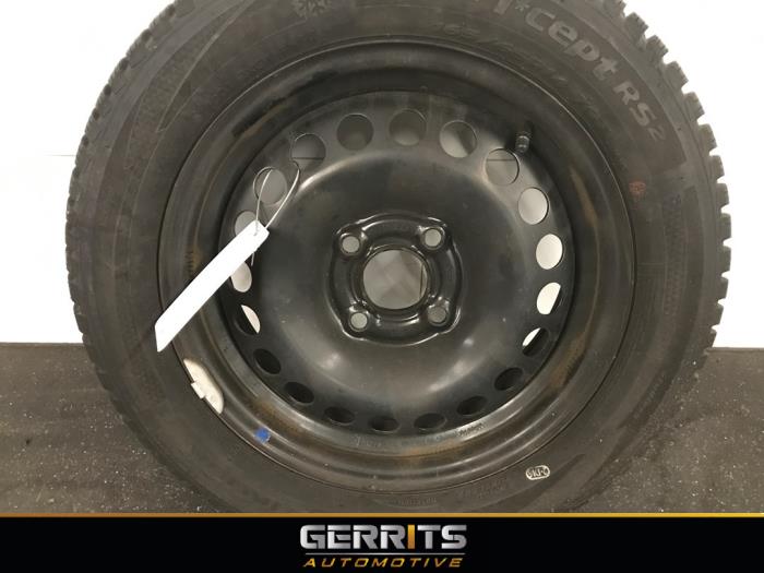 Wheel + winter tyre from a Opel Karl 1.0 12V 2019