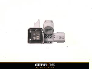 Usados Sensor de airbag Renault Megane III Grandtour (KZ) 1.5 dCi 110 Precio € 21,98 Norma de margen ofrecido por Gerrits Automotive