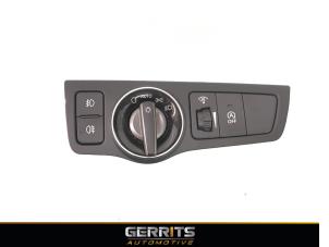 Usados Interruptor de luz Hyundai i40 CW (VFC) 1.7 CRDi 16V Precio € 40,70 Norma de margen ofrecido por Gerrits Automotive