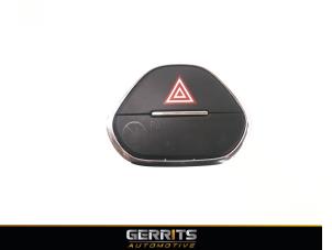Używane Przelacznik swiatel awaryjnych Opel Corsa E 1.4 16V Cena € 21,98 Procedura marży oferowane przez Gerrits Automotive