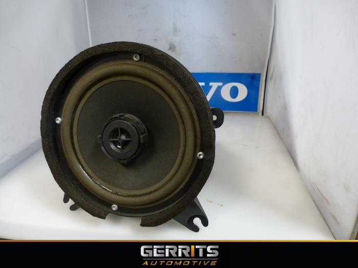 Używane Glosnik Volvo V70 (GW/LW/LZ) Cena € 21,98 Procedura marży oferowane przez Gerrits Automotive BV