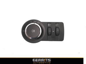 Usagé Commutateur lumière Opel Astra J Sports Tourer (PD8/PE8/PF8) 1.7 CDTi 16V Prix € 21,98 Règlement à la marge proposé par Gerrits Automotive