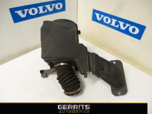 Usados Cuerpo de filtro de aire Volvo V50 (MW) 2.0 16V Precio € 46,20 Norma de margen ofrecido por Gerrits Automotive