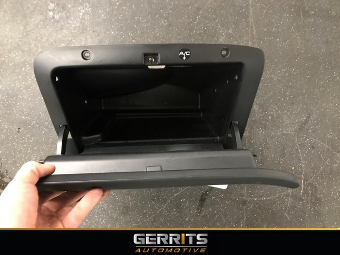 Glovebox from a Citroën C3 Picasso (SH) 1.6 HDi 16V 115 2013