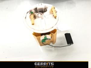 Used Electric fuel pump Renault Clio III (BR/CR) 1.5 dCi 70 Price € 46,20 Margin scheme offered by Gerrits Automotive