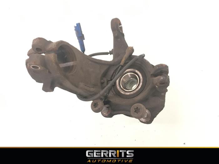 Knuckle, front right from a Citroën C3 Picasso (SH) 1.6 HDi 16V 115 2013