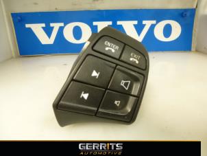 Used Steering wheel mounted radio control Volvo C30 (EK/MK) 1.6 D 16V Price € 27,48 Margin scheme offered by Gerrits Automotive