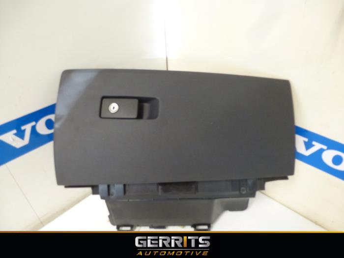 Begagnade Handskfack Volvo V70 (BW) 2.4 D 20V Pris € 31,90 Marginaltabell erbjuds av Gerrits Automotive BV