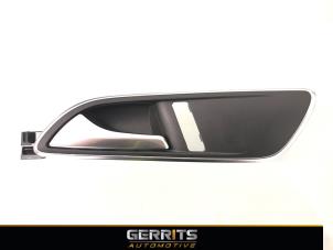 Używane Uchwyt drzwi lewych przednich wersja 4-drzwiowa Mercedes B (W246,242) 1.6 B-180 BlueEFFICIENCY Turbo 16V Cena € 28,60 Procedura marży oferowane przez Gerrits Automotive