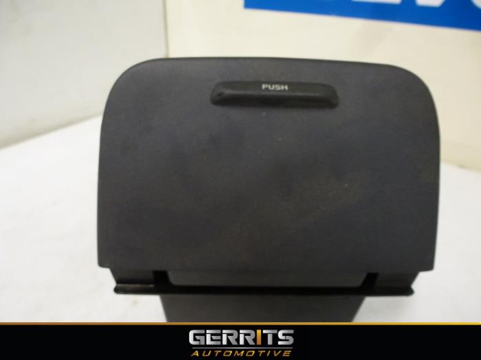 Begagnade Askkopp, fram Volvo C70 (NK) 2.0 Turbo 20V Pris € 21,98 Marginaltabell erbjuds av Gerrits Automotive BV