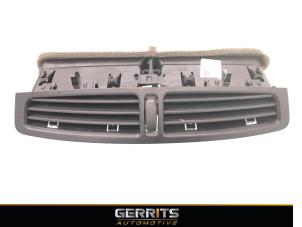 Używane Kratka wentylacyjna deski rozdzielczej Ford C-Max (DXA) 1.6 TDCi 16V Cena € 29,99 Procedura marży oferowane przez Gerrits Automotive