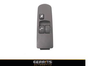 Usagé Commutateur vitre électrique Mitsubishi Colt (Z2/Z3) 1.3 16V Prix € 21,98 Règlement à la marge proposé par Gerrits Automotive