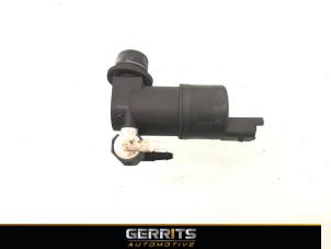Used Windscreen washer pump Peugeot 207 SW (WE/WU) 1.6 HDi 16V Price € 19,99 Margin scheme offered by Gerrits Automotive