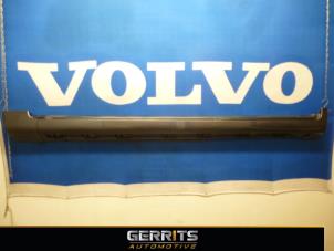 Używane Belka boczna lewa Volvo S60 I (RS/HV) 2.4 D5 20V Cena € 96,80 Procedura marży oferowane przez Gerrits Automotive