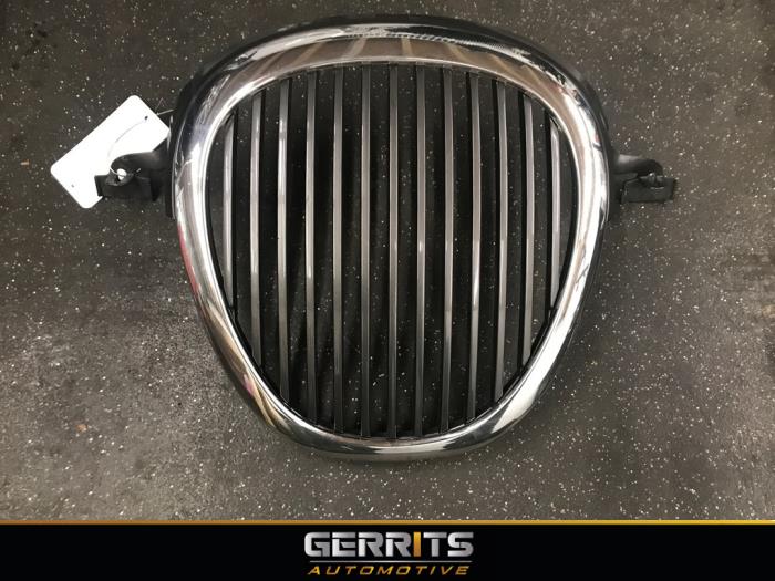 Begagnade Grill Jaguar S-type (X200) 3.0 V6 24V Pris € 45,10 Marginaltabell erbjuds av Gerrits Automotive BV