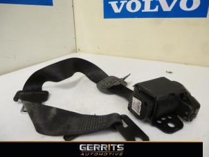 Usados Cinturón de seguridad centro detrás Volvo V90 I (YV) Precio € 30,80 Norma de margen ofrecido por Gerrits Automotive