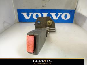 Używane Wtyk pasa bezpieczenstwa lewy tyl Volvo V40 (VW) 1.8 16V Cena € 21,98 Procedura marży oferowane przez Gerrits Automotive