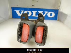 Usados Lengüeta de cinturón de seguridad derecha detrás Volvo V40 (VW) 1.9 D Precio € 21,98 Norma de margen ofrecido por Gerrits Automotive