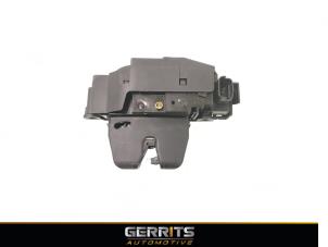 Usagé Serrure de coffre Peugeot 308 (L3/L8/LB/LH/LP) 1.2 12V e-THP Prix € 28,60 Règlement à la marge proposé par Gerrits Automotive