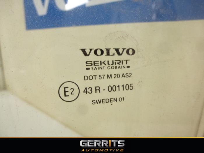 Vitre portière 4portes arrière gauche d'un Volvo S80 (TR/TS) 2.4 20V 140 2001