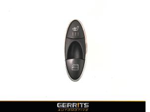 Usagé Commutateur vitre électrique Mercedes E (W211) 4.0 E-400 CDI 32V Prix € 34,10 Règlement à la marge proposé par Gerrits Automotive