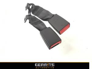 Usados Lengüeta de cinturón de seguridad centro detrás Citroen C3 (SC) 1.6 HDi 92 Precio € 21,98 Norma de margen ofrecido por Gerrits Automotive
