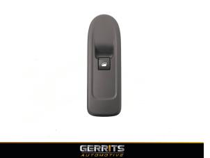Usados Interruptor de ventanilla eléctrica Citroen C3 (SC) 1.6 HDi 92 Precio € 21,98 Norma de margen ofrecido por Gerrits Automotive