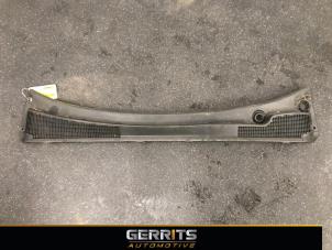 Used Cowl top grille Renault Zoé (AG) 65kW Price € 54,99 Margin scheme offered by Gerrits Automotive
