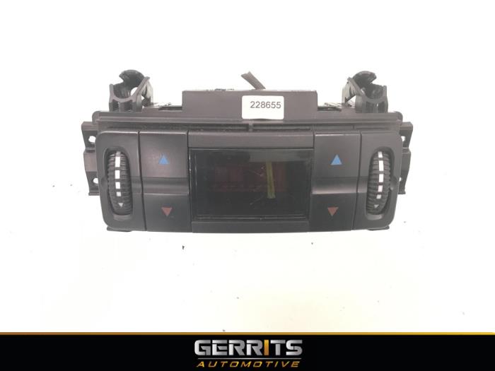 Używane Panel climatronic Mercedes E (W211) 4.0 E-400 CDI 32V Cena € 39,60 Procedura marży oferowane przez Gerrits Automotive BV
