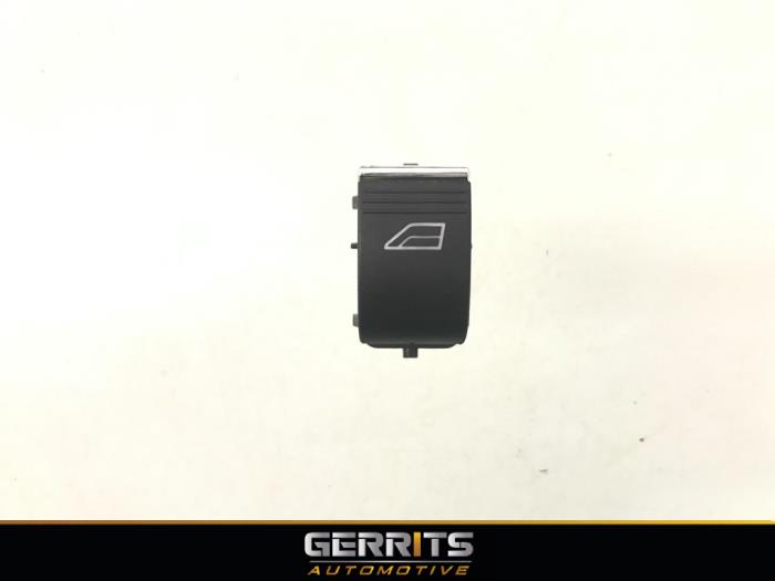 Usados Interruptor de ventanilla eléctrica Ford Focus 3 Wagon 1.6 TDCi ECOnetic Precio € 21,98 Norma de margen ofrecido por Gerrits Automotive BV
