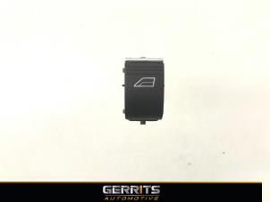 Używane Przelacznik elektrycznej szyby Ford Focus 3 Wagon 1.6 TDCi ECOnetic Cena € 21,98 Procedura marży oferowane przez Gerrits Automotive